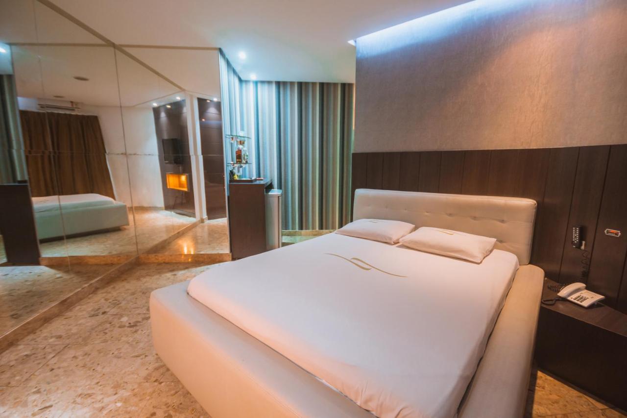 Executive Suite,756282886:JPEG